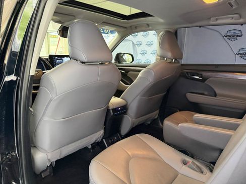 Used 2021 Toyota Highlander Limited AWD/4WD image 18