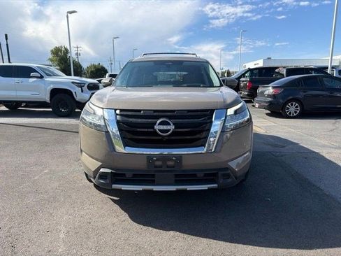 Used 2023 Nissan Pathfinder Platinum AWD/4WD image 2