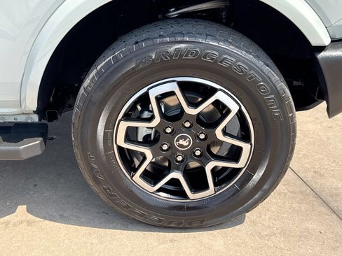 Used 2024 Ford Bronco Outer Banks AWD/4WD image 10