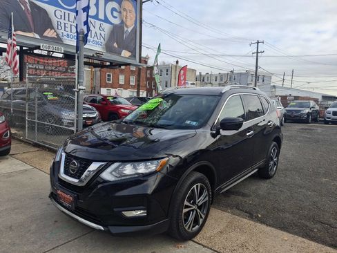 Used 2018 Nissan Rogue SL w/ Premium Package image 4