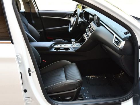 Used 2023 Genesis G70 3.3T RWD image 36