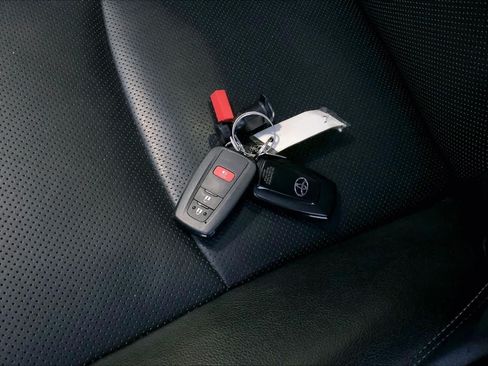 Used 2024 Toyota 4Runner Limited AWD/4WD image 14