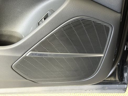 Used 2023 Audi Q8 Premium Plus image 17