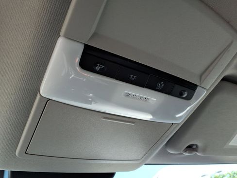 Used 2025 Nissan Sentra SV FWD image 21