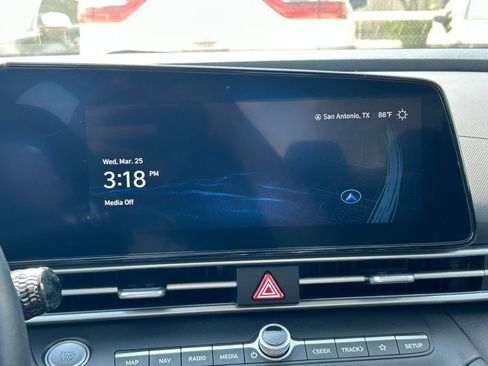 Used 2023 Hyundai Elantra Limited image 30