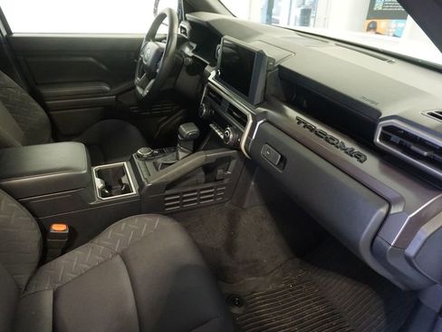 Used 2025 Toyota Tacoma SR5 image 21
