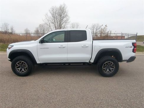 Used 2024 Chevrolet Colorado ZR2 w/ Technology Package image 6