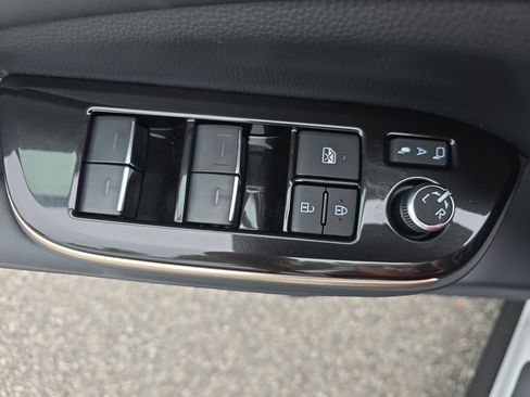 New 2026 Toyota Crown Platinum AWD/4WD image 25