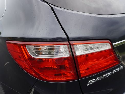 Used 2015 Hyundai Santa Fe GLS image 11