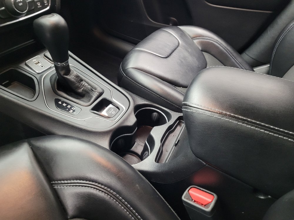 Used 2019 Jeep Cherokee Latitude Plus FWD image 26