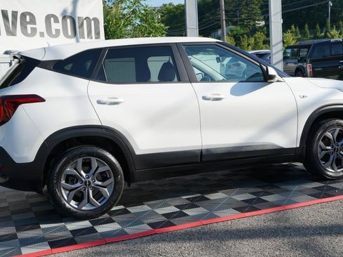 Used 2024 Kia Seltos LX AWD/4WD image 10
