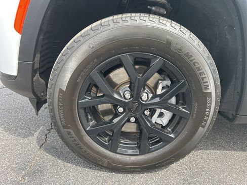 Used 2025 Jeep Grand Cherokee L Altitude image 41