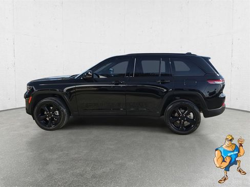 Used 2024 Jeep Grand Cherokee Limited w/ Black Appearance Package image 8