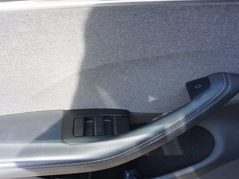 Used 2024 Tesla Model 3 Standard Range RWD image 4