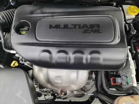 Used 2019 Jeep Cherokee Latitude Plus AWD/4WD image 30