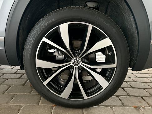 Certified 2025 Volkswagen Atlas Cross Sport SEL Premium R-Line image 52