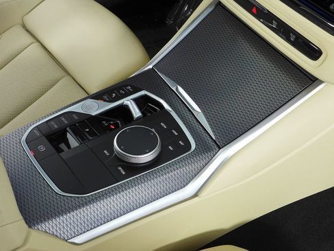 Certified 2025 BMW 330i Sedan w/ M Sport Package RWD image 15