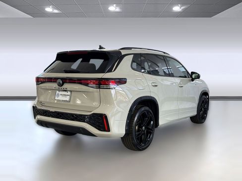 New 2026 Volkswagen Tiguan SE R-Line FWD image 9