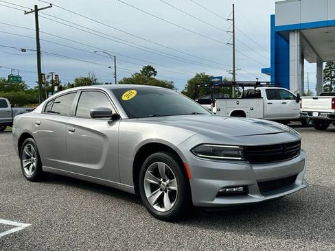 Used 2018 Dodge Charger SXT Plus RWD image 4