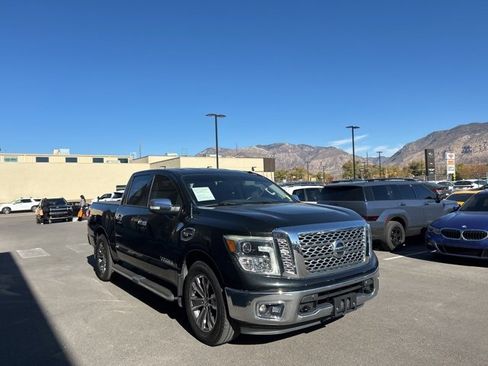 Used 2017 Nissan Titan SL image 3