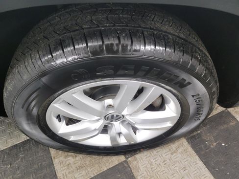 Used 2017 Volkswagen Tiguan S image 29