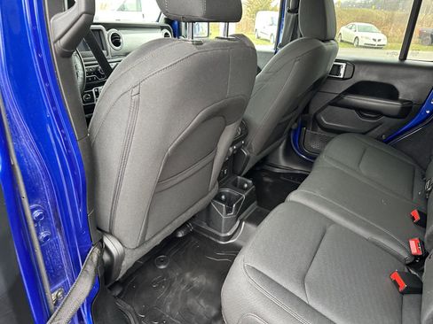 Used 2018 Jeep Wrangler Unlimited Sahara w/ Cold Weather Group image 14