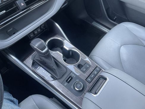Certified 2020 Toyota Highlander Limited AWD/4WD image 21