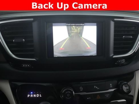 Used 2019 Chrysler Pacifica Touring-L image 23