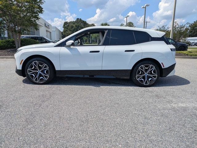 Used 2025 BMW iX xDrive50 w/ Premium Package AWD/4WD image 8