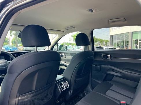 Certified 2023 Kia Sorento LX AWD/4WD image 9