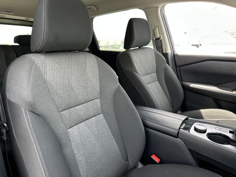 Used 2025 Nissan Rogue SV image 18