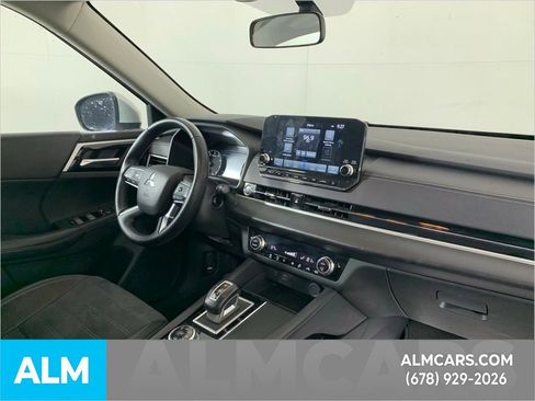 Used 2023 Mitsubishi Outlander SE Black Edition image 36