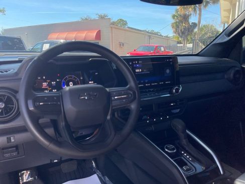 Used 2024 Chevrolet Colorado Trail Boss w/ Technology Package image 12