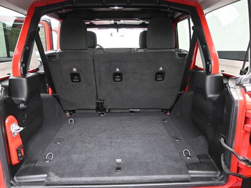 Used 2021 Jeep Wrangler Unlimited Sahara image 30