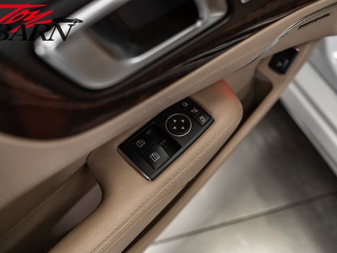 Used 2015 Mercedes-Benz SL 550 image 28