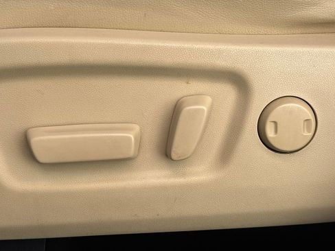 Used 2015 Toyota Highlander Limited image 9