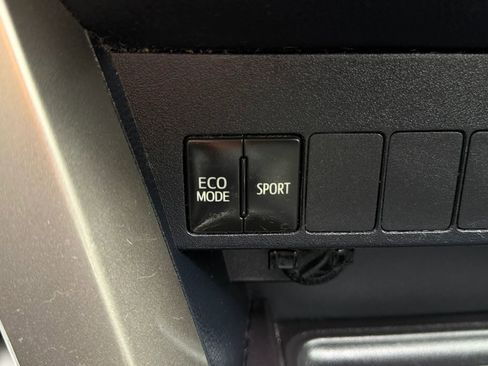 Used 2013 Toyota RAV4 XLE FWD image 28