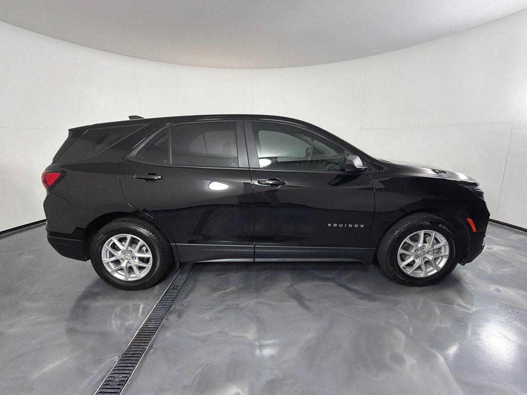 Used 2022 Chevrolet Equinox LS AWD/4WD image 4