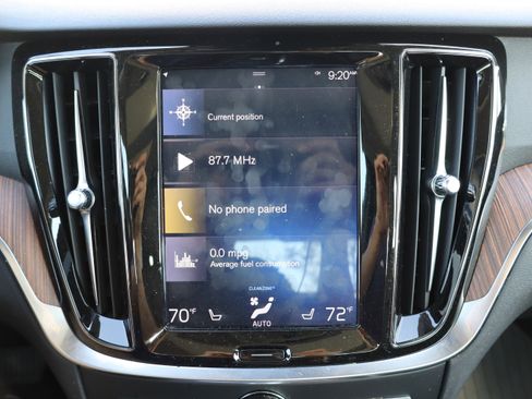 Used 2020 Volvo S60 T6 Momentum image 26