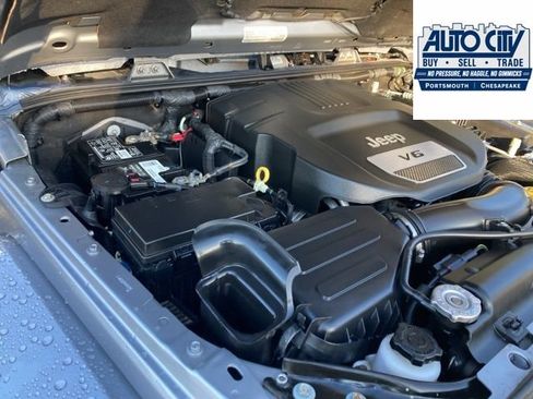 Used 2017 Jeep Wrangler Unlimited Sahara AWD/4WD image 12
