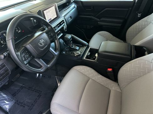 Used 2025 Toyota Tacoma SR5 AWD/4WD image 9