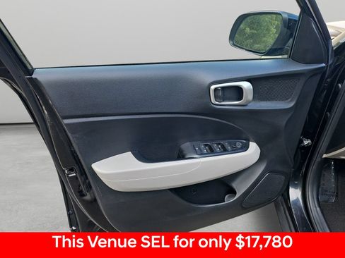 Used 2022 Hyundai Venue SEL FWD image 34