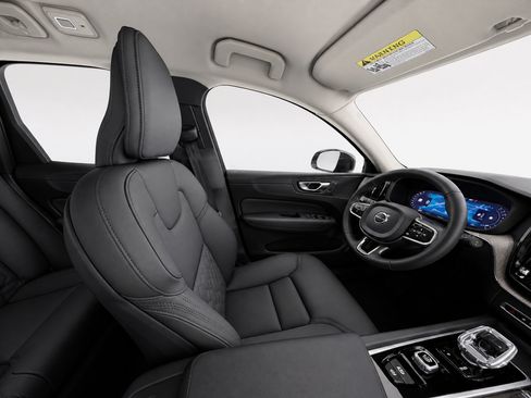 Certified 2026 Volvo XC60 B5 Plus w/ Protection Package Premier AWD/4WD image 26