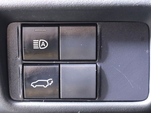 Used 2021 Toyota Highlander XLE image 10