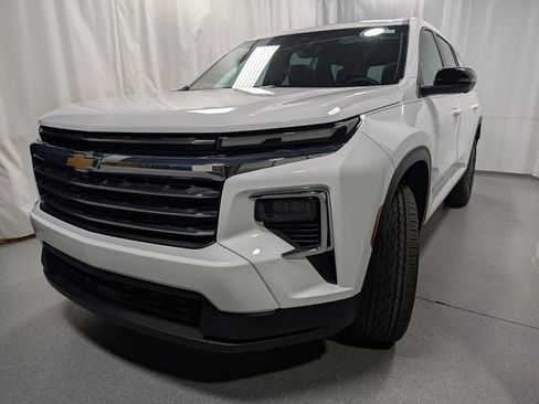 New 2026 Chevrolet Traverse LT image 3