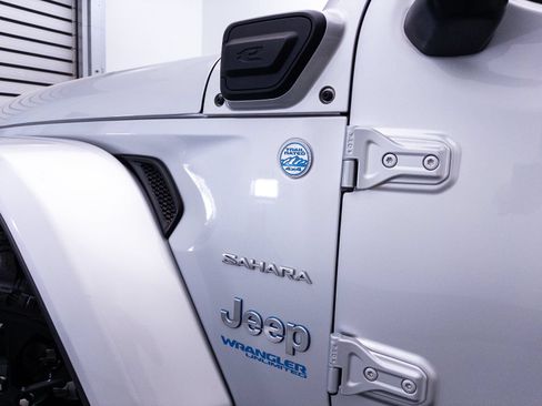 Used 2022 Jeep Wrangler Unlimited Sahara AWD/4WD image 2