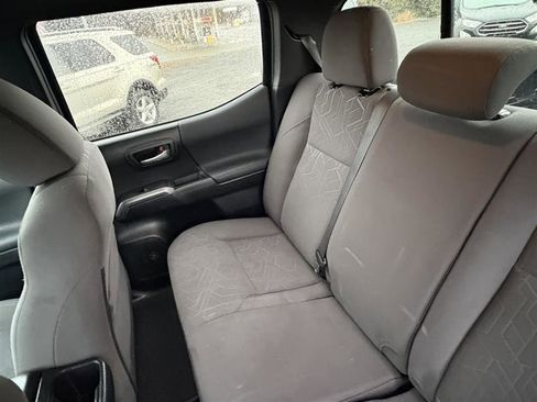 Used 2016 Toyota Tacoma TRD Sport image 12