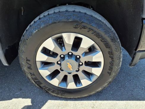 Used 2023 Chevrolet Silverado 2500 Custom w/ Custom Value Package AWD/4WD image 9