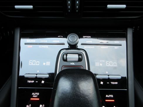 Used 2021 Porsche Cayenne GTS AWD/4WD image 51