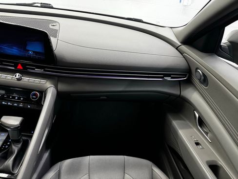 Used 2025 Hyundai Elantra SEL image 17